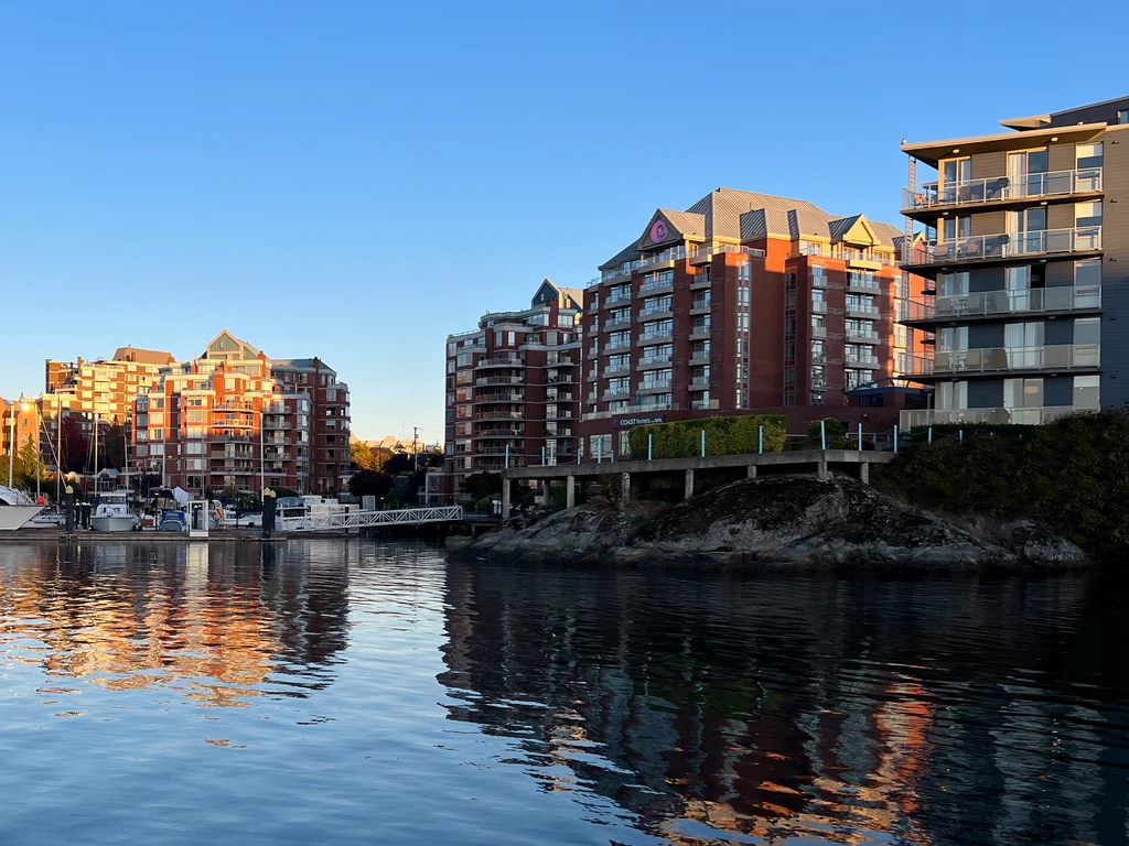 Coast Victoria Hotel & Marina by APA