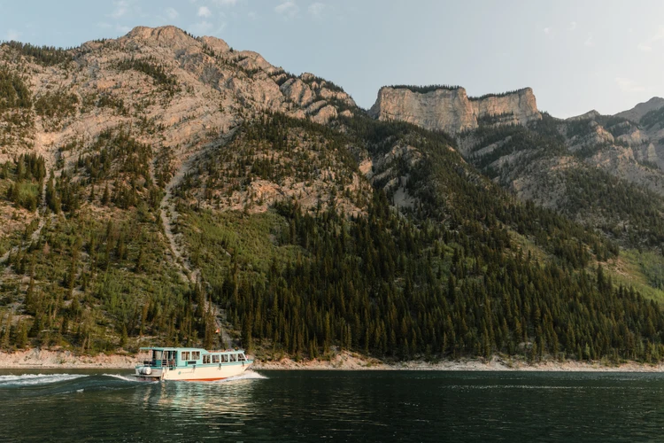 Lake Minnewanka Cruise