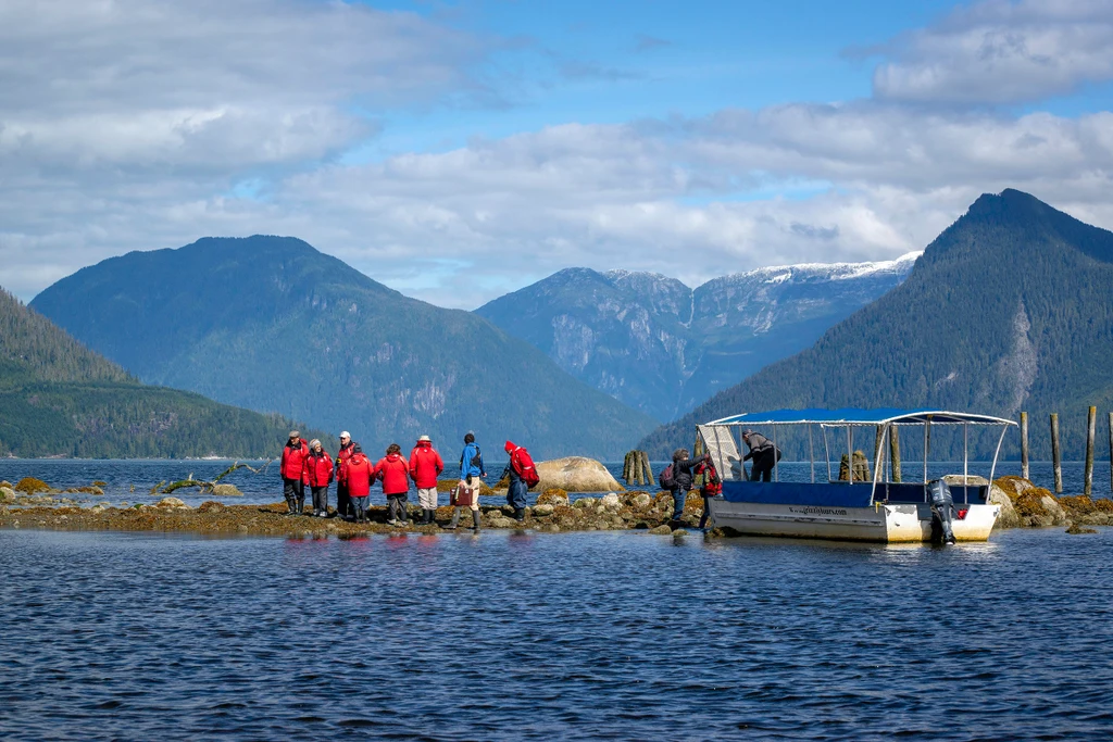 Knight Inlet Lodge