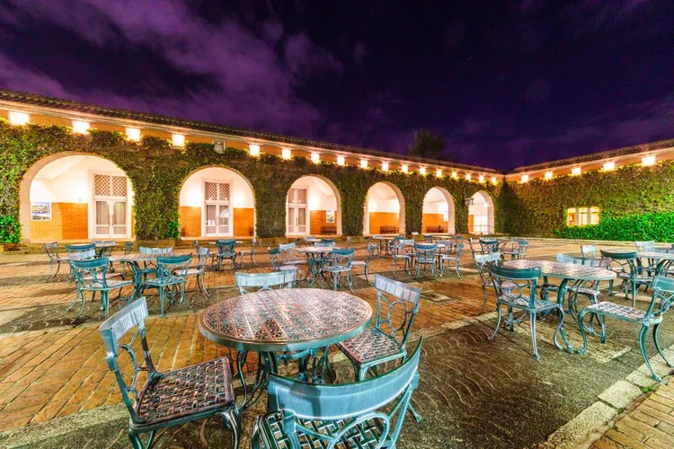 Ivy Square & Dinner