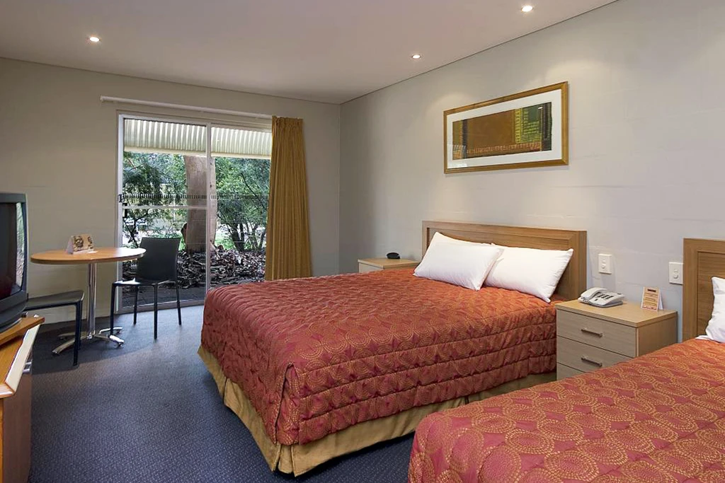 Outback Hotel & Lodge