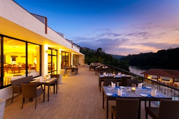 Cinnamon Citadel Hotel