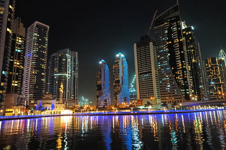 Xclusive Yachts Dubai – Sunset & Dinner Cruise