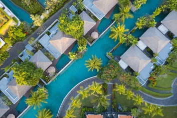 Bali Stopover, Merusaka Nusa Dua