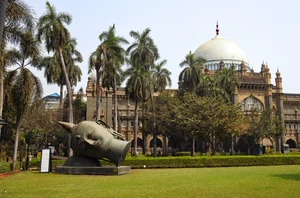 Mumbai, Overnight